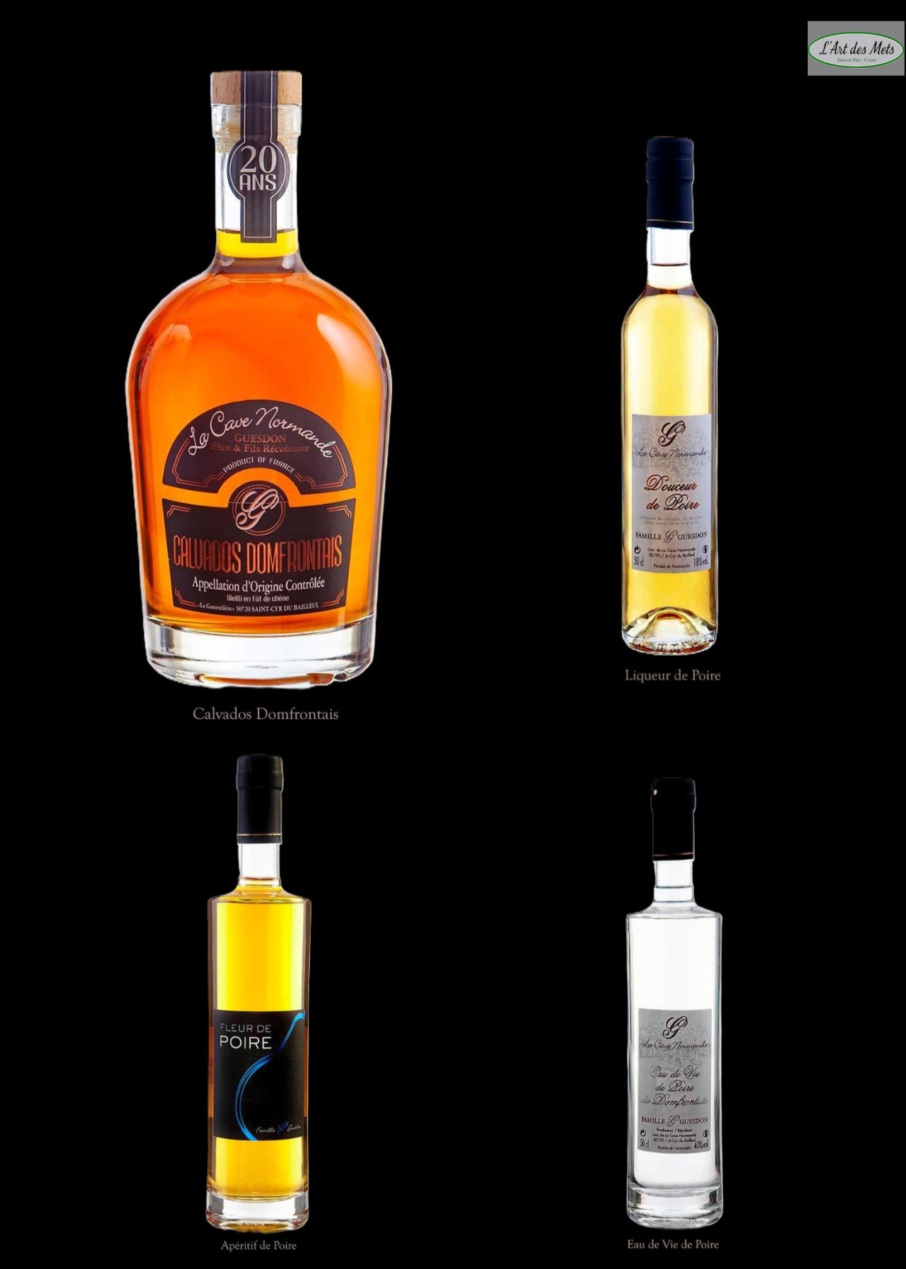 Quatre bouteilles d'alcool, dont une grande bouteille ambrée et trois bouteilles plus petites.