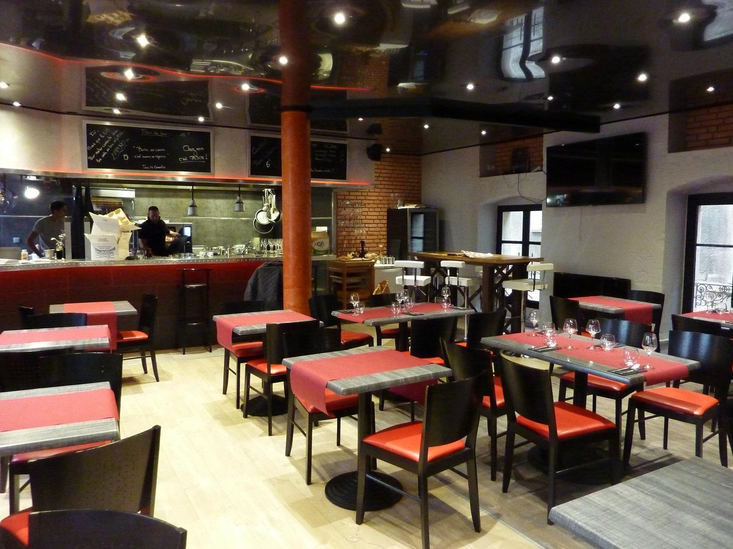 Décoration restructuration complete  restaurant le café Loui dole