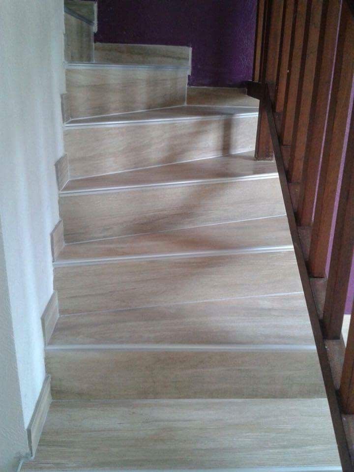 Carrelage d'un escalier effet bois