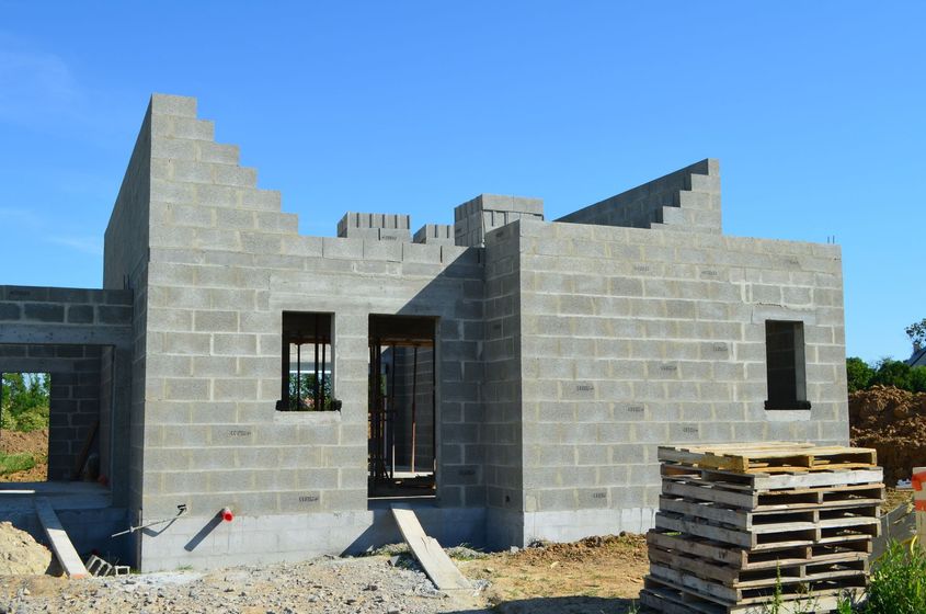 Une maison en cours de construction