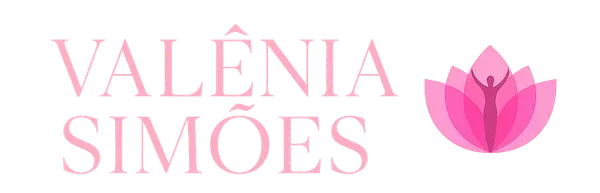 Logotipo con el texto "VALÊNIA SIMÕES" y una flor de loto rosa con la silueta de una persona en su interior.