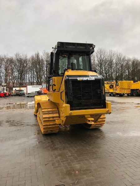 Grondwerkmachine met rupsbanden geel