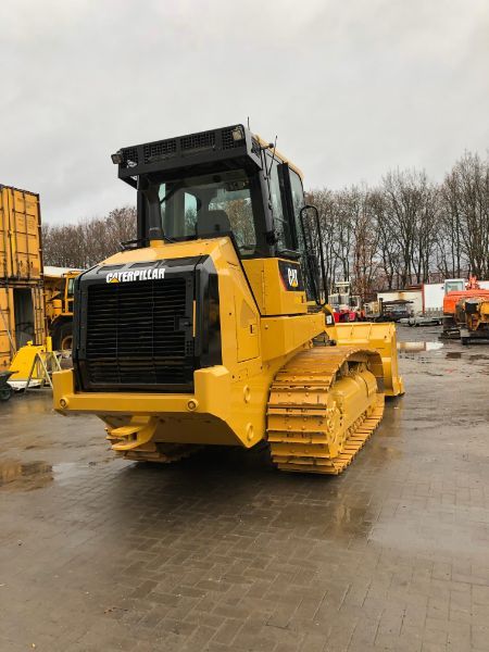 Gele grondwerkmachine met rupsbanden