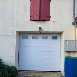 Porte de garage sectionnelle blanche
