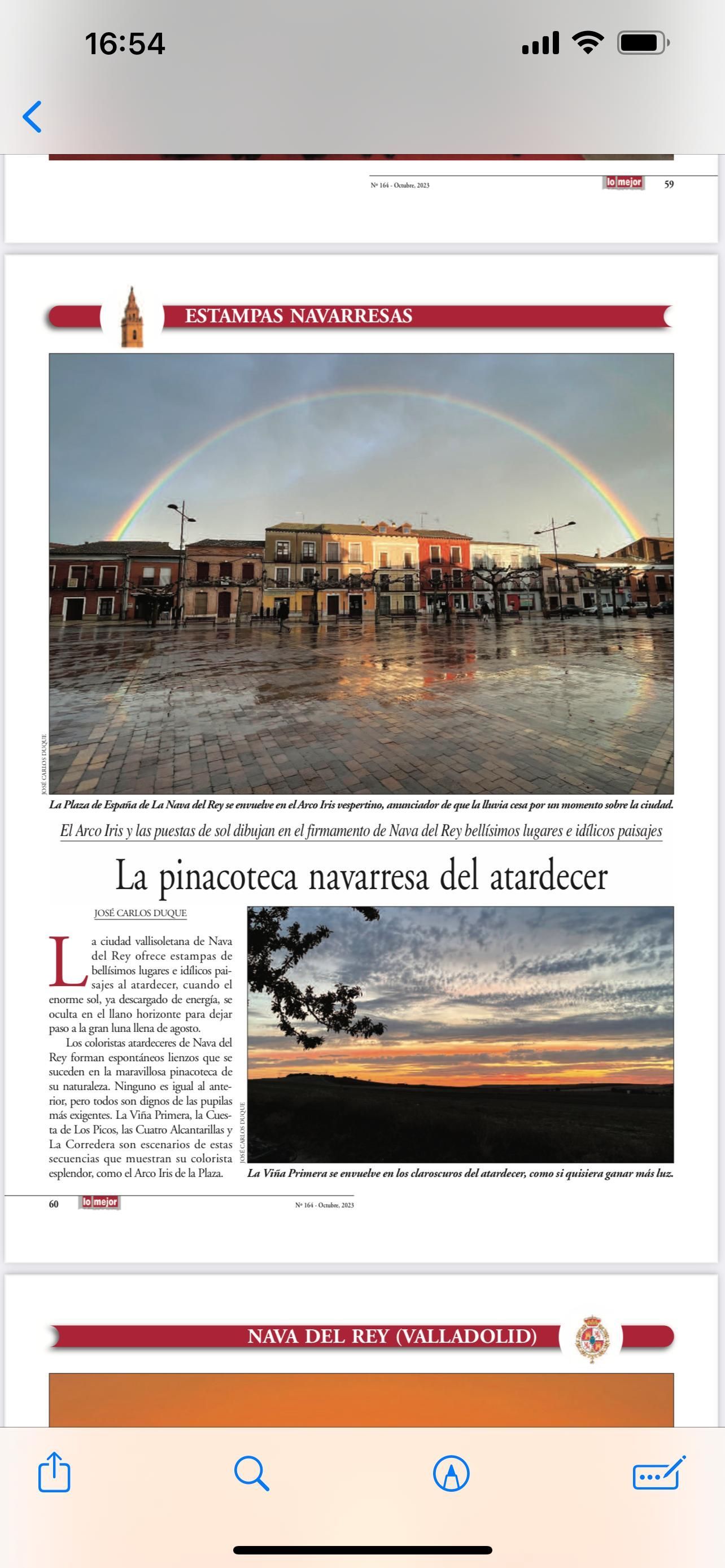 Página de periódico con un arcoíris sobre un pueblo y una puesta de sol. Texto en español.