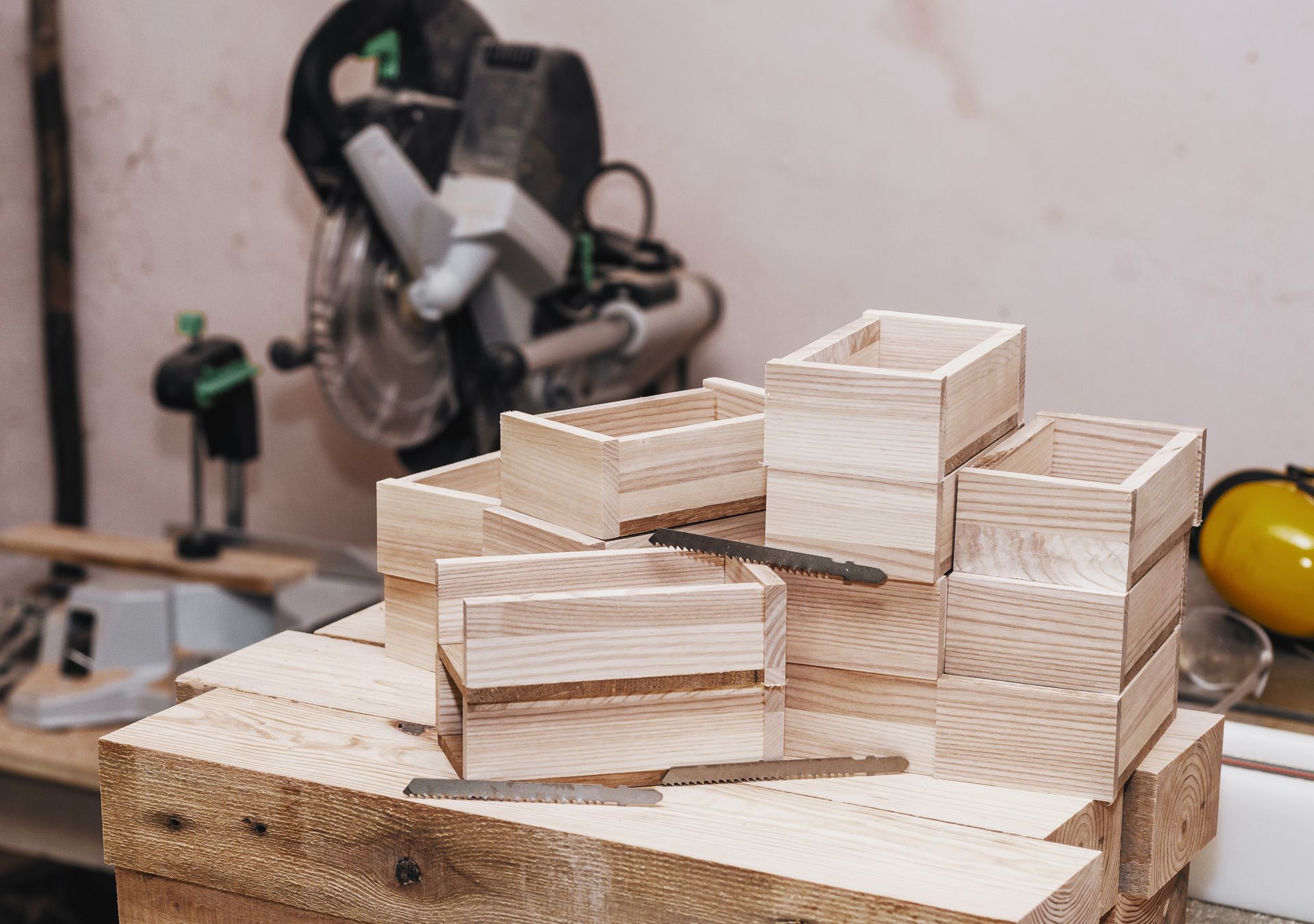 Des morceaux de bois.