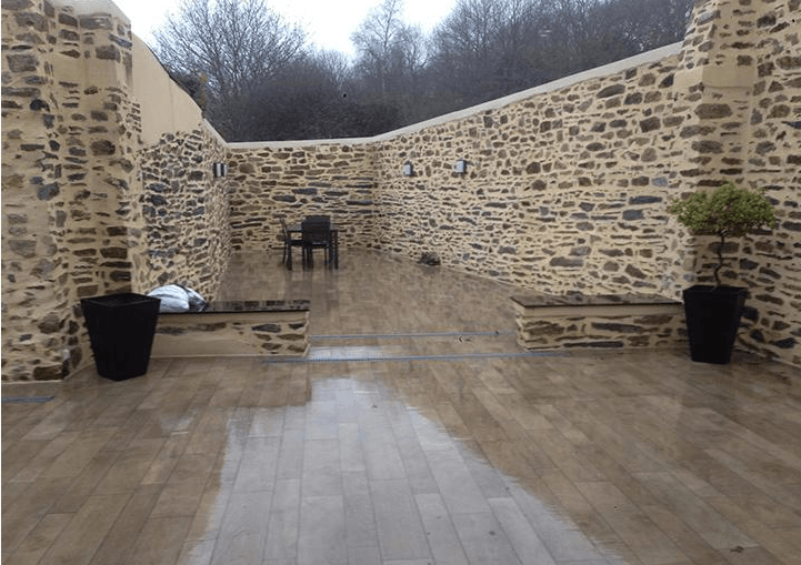 Cour intérieur rénover en pierres