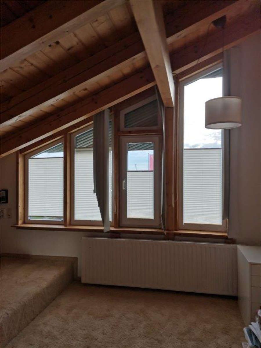 Fensterdekoration Raffrollo und Stores