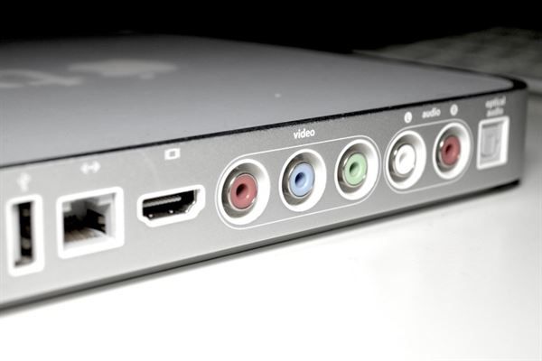 Eine Nahaufnahme eines Geräts mit vielen Anschlüssen