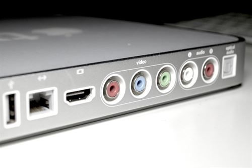 Aktuelles Angebote Unterhaltungselektronik Empfangstechnik Haushaltsgeräte Elektro-Kleingeräte SAT-Anlagen Fernsehen Berthold Obenaus Radiothek Lindlar Engelskirchen Gummersbach Wipperfürth Overath Kürten Eine Nahaufnahme eines Geräts mit vielen Anschlüssen
