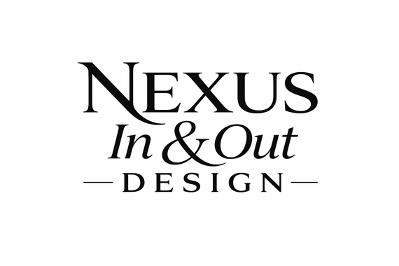 Logotipo de "Nexus In & Out Design" en texto plateado metalizado sobre fondo blanco.