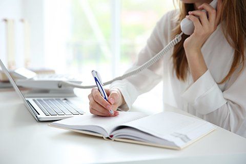 Femme au téléphone