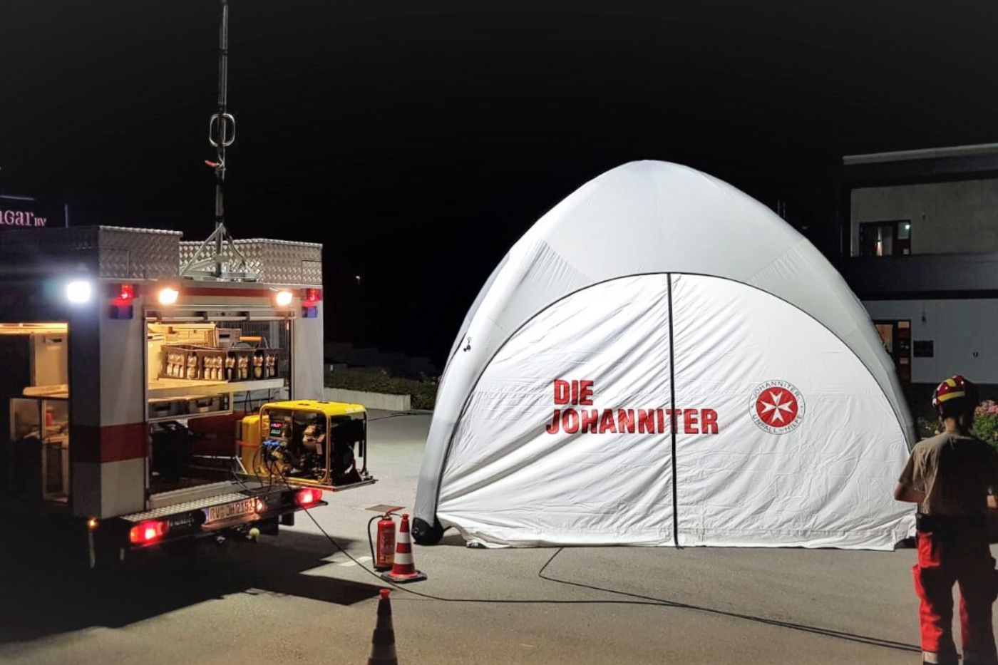 Inflatable Tent 4