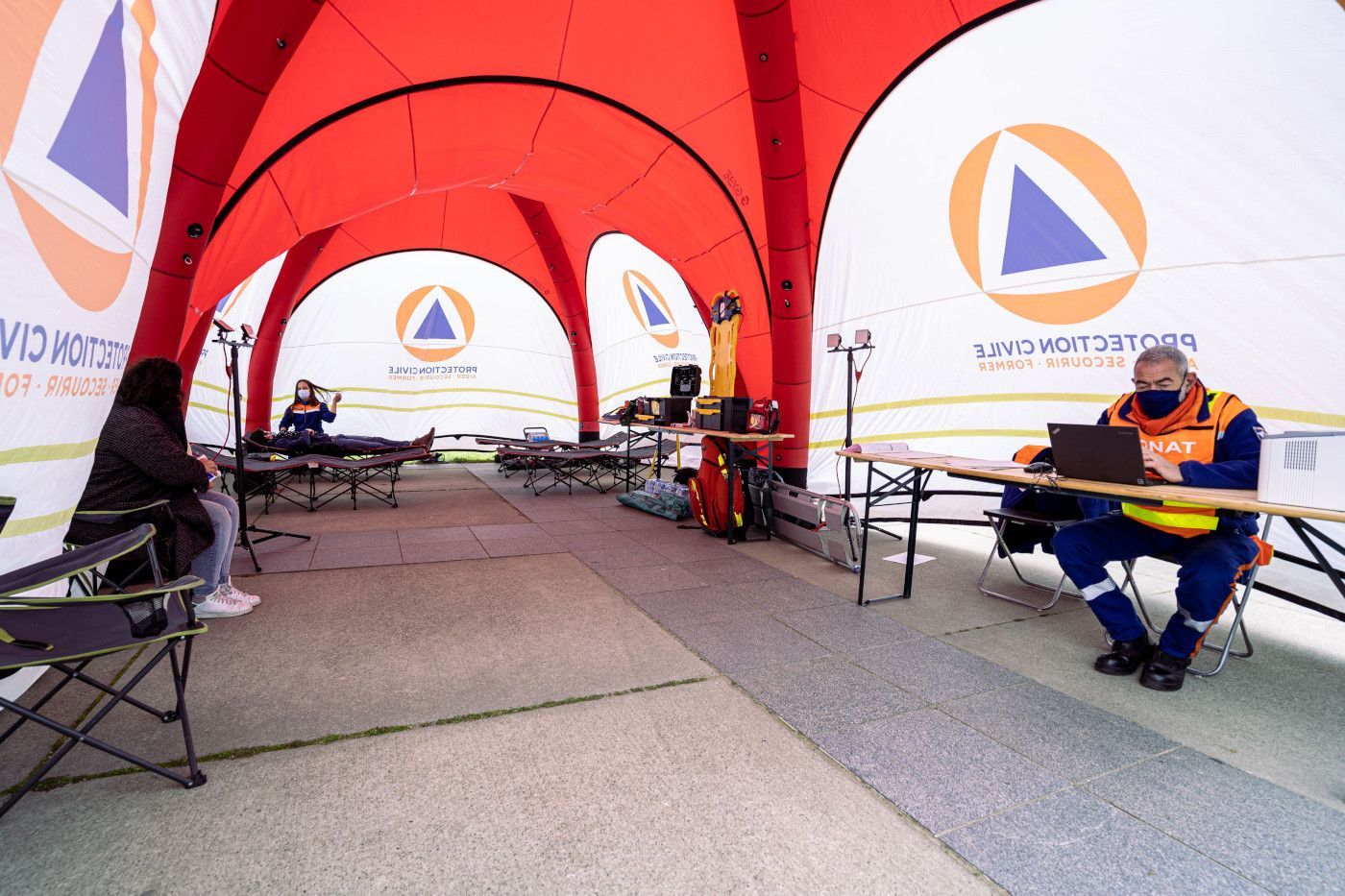 Inflatable Tent 7