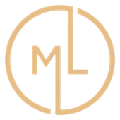 Logotipo circular beige con las letras "ML" en su interior.