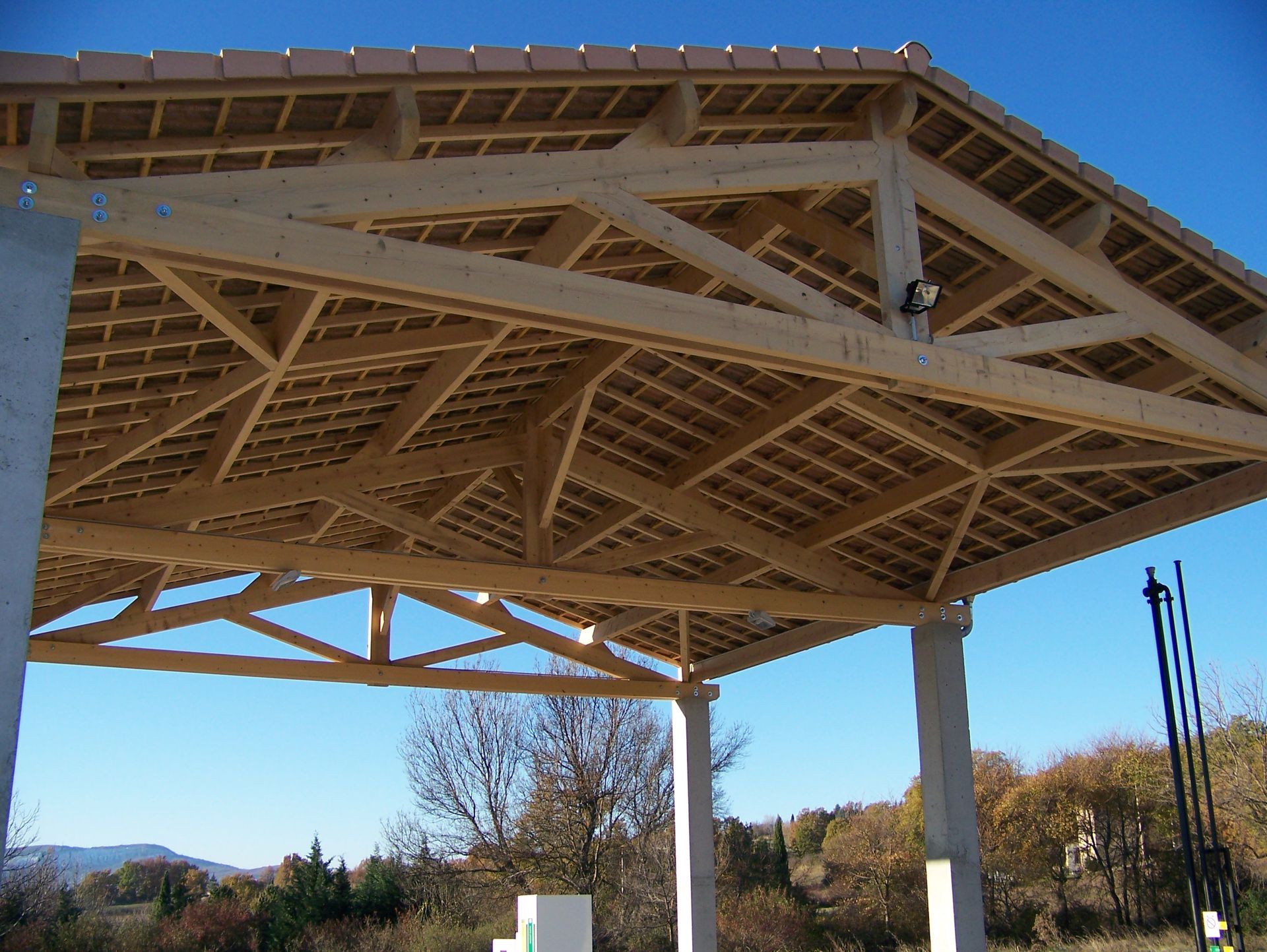 Carport avec charpente traditionnelle