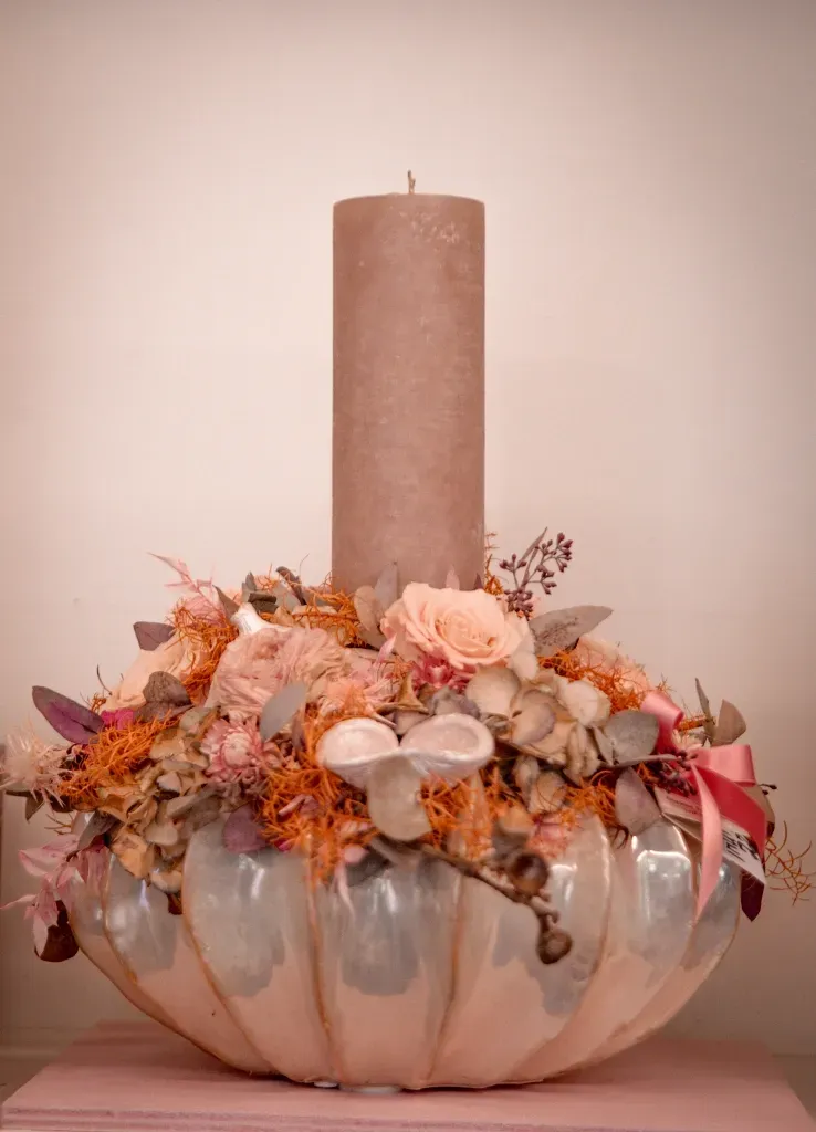 Blumen Schweizer Inh. M. Pfeiffer – Trockenblumen mit Kerze