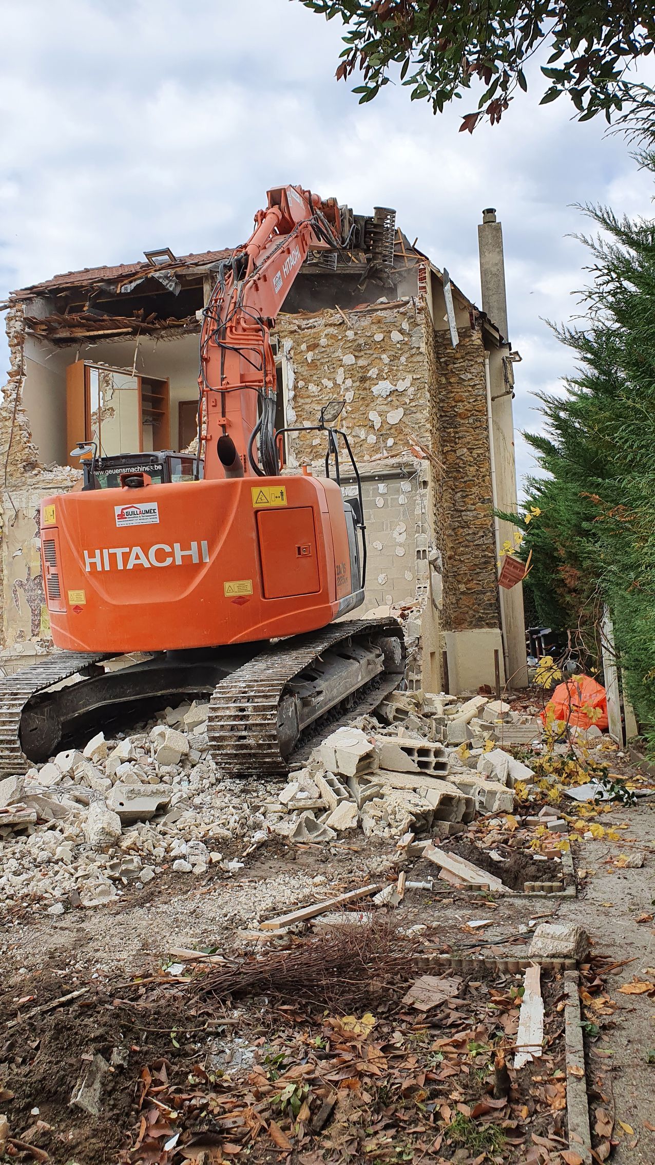 Démolition d'une habitation en cours