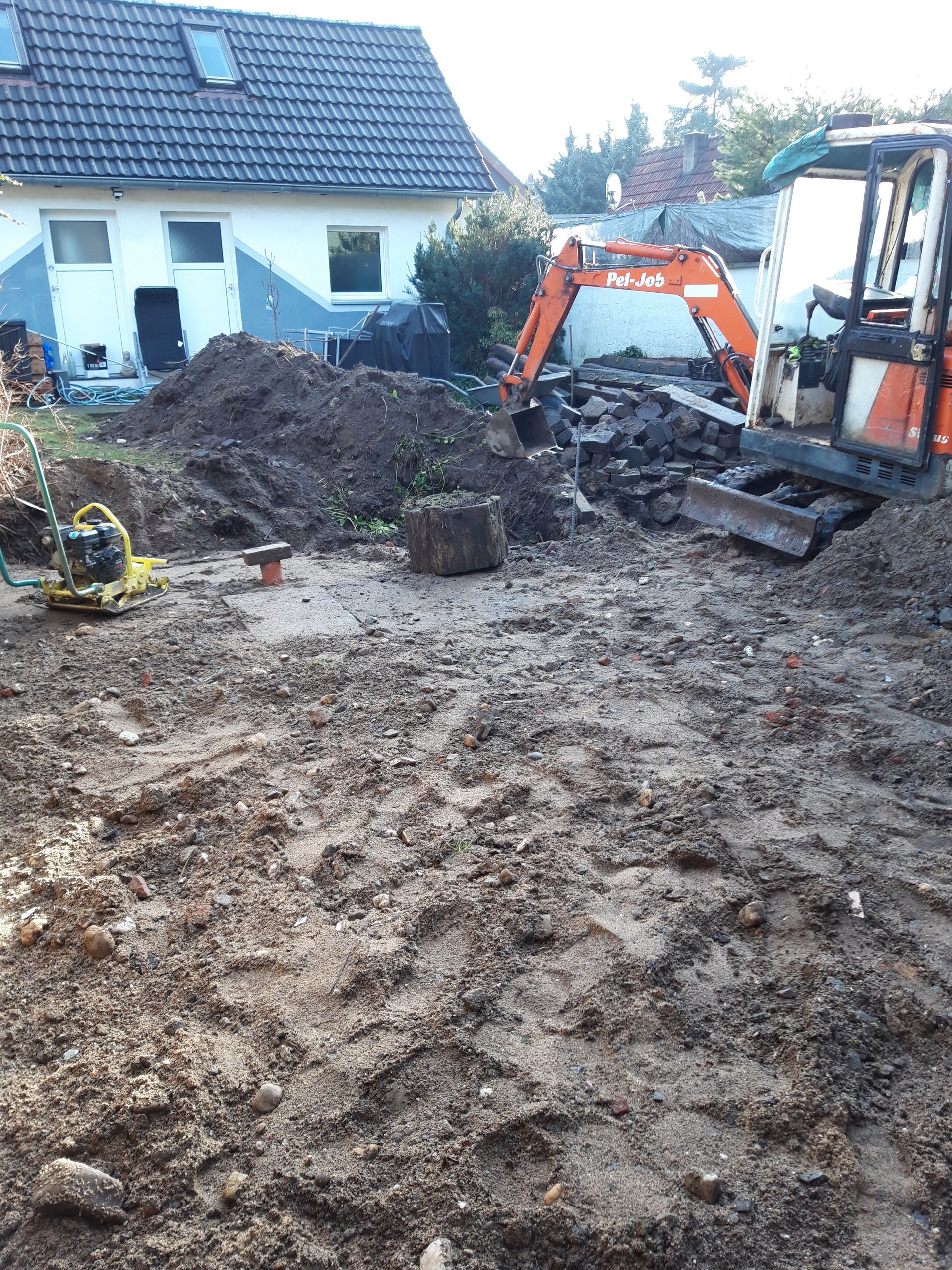 Volker Hahn Garten- und Landschaftsbau, Garten wird umgegraben