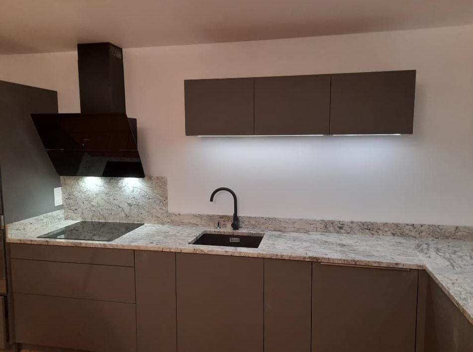 Plan de travail et évier en marbre cuisine