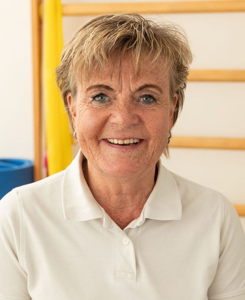 Eine Strichzeichnung des Gesichts eines Mannes mit kurzen Haaren.