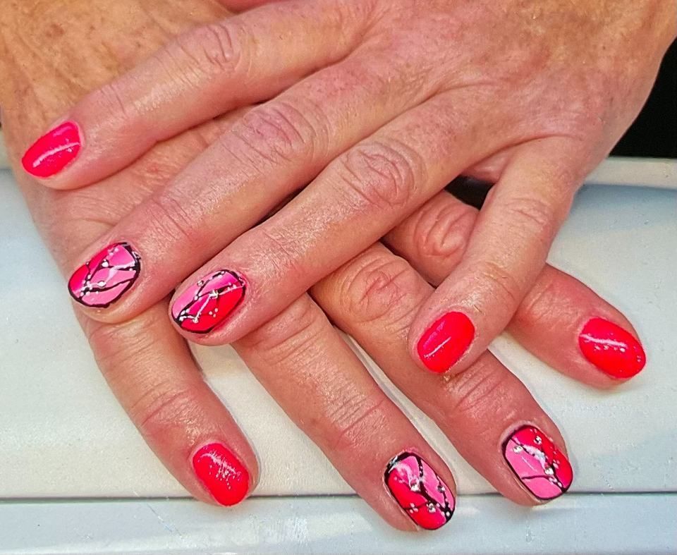 Nageldesign rot pink