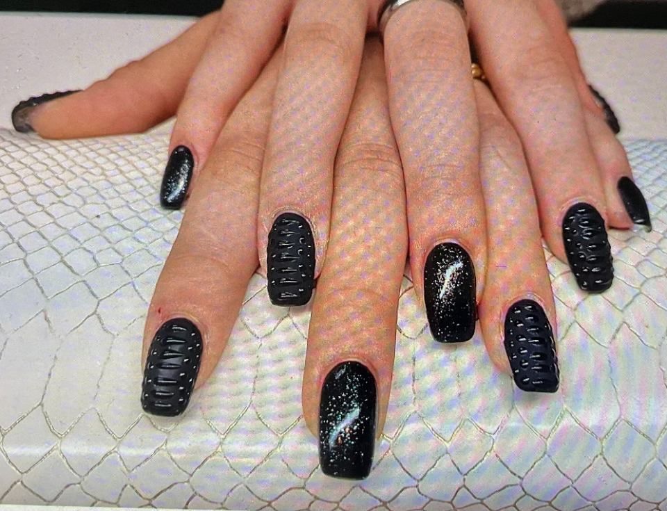 Nageldesign Maniküre schwarz
