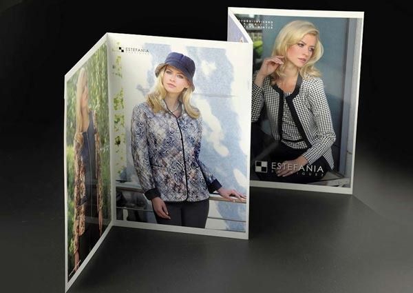 Una revista con una foto de una mujer en ella