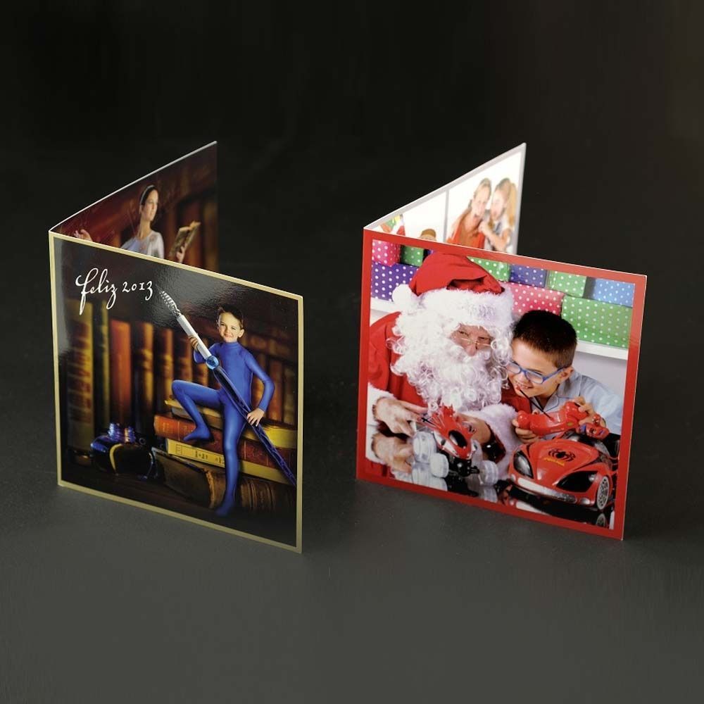 Dos tarjetas navideñas con una que dice feliz navidad