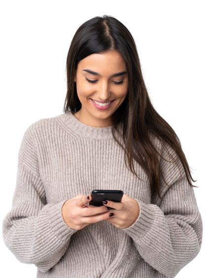 Femme utilisant son téléphone