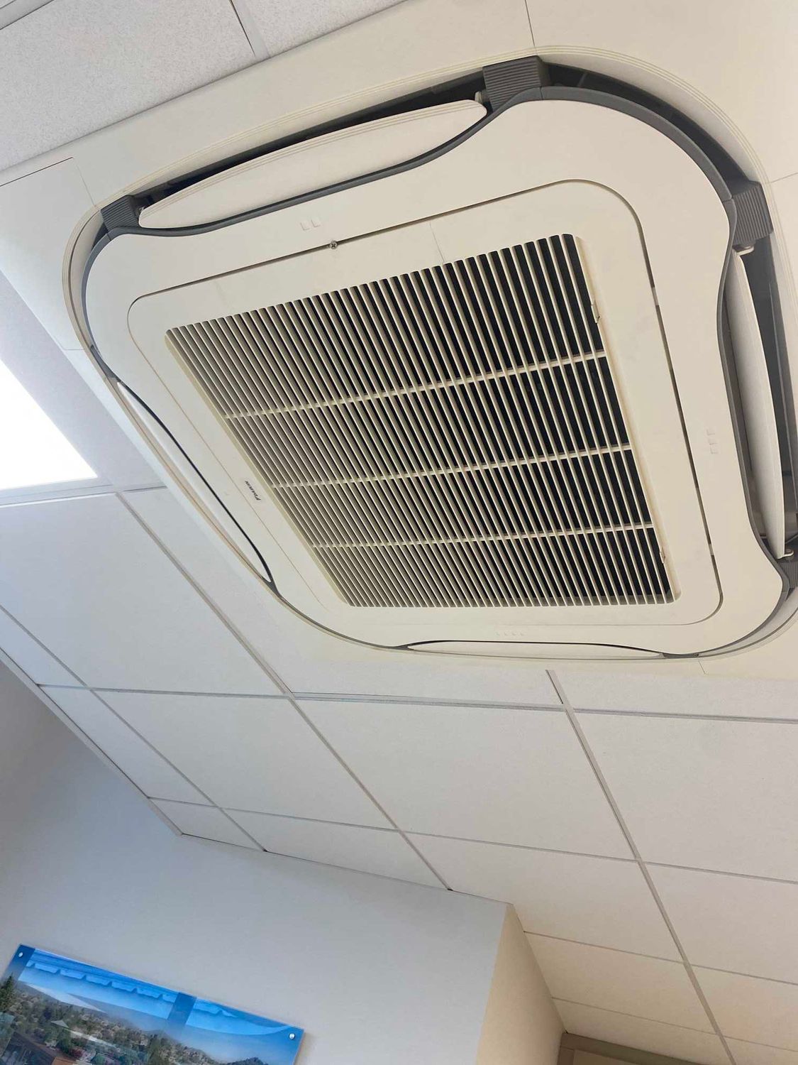 Climatisation gainable dans un plafond