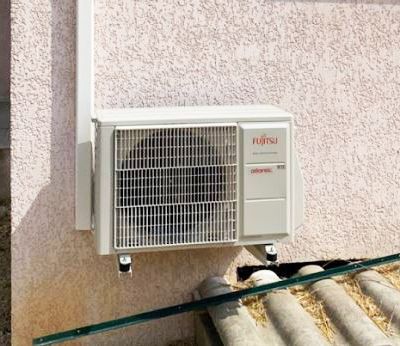 Photo d'une sortie de climatisation extérieure de la marque Fujistu réalisée par EMS Climatisation Plomberie 