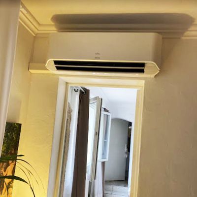 Photo d'une climatisation intérieure dans un salon réalisée par EMS Climatisation Plomberie 