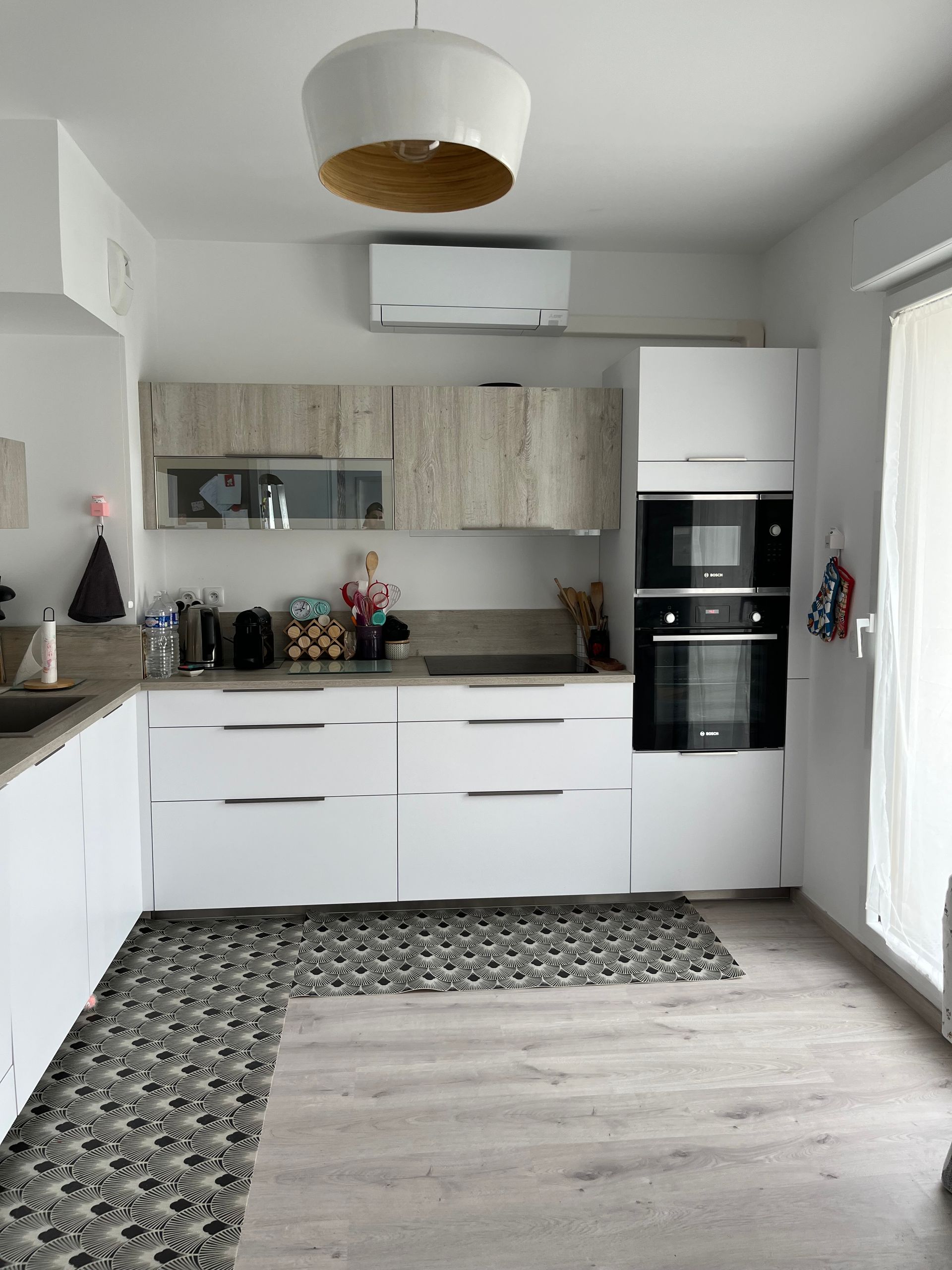 Photo d'une climatisation intérieure dans une cuisine réalisée par EMS Climatisation Plomberie 