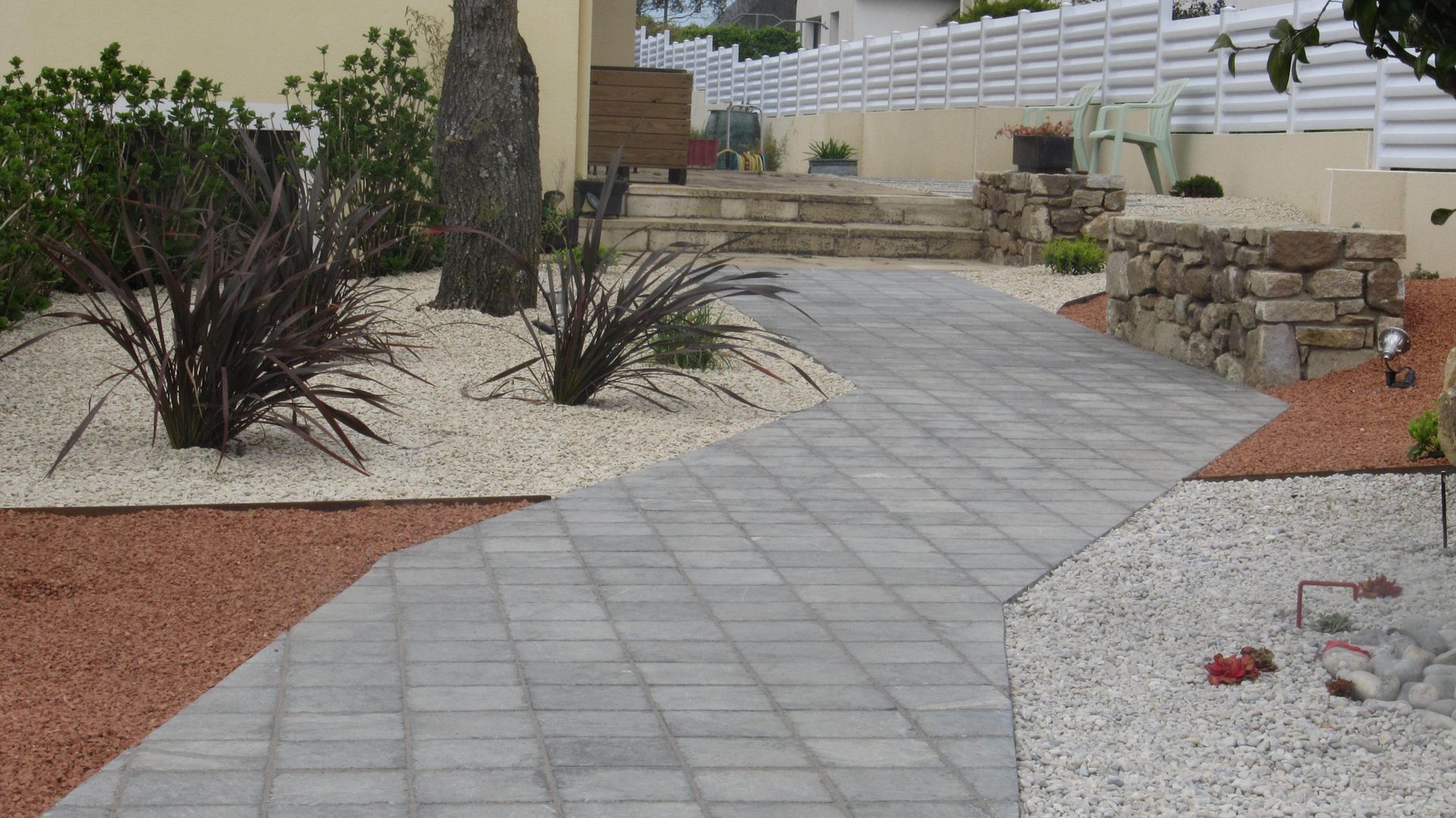 Un chemin d'accès en pavés