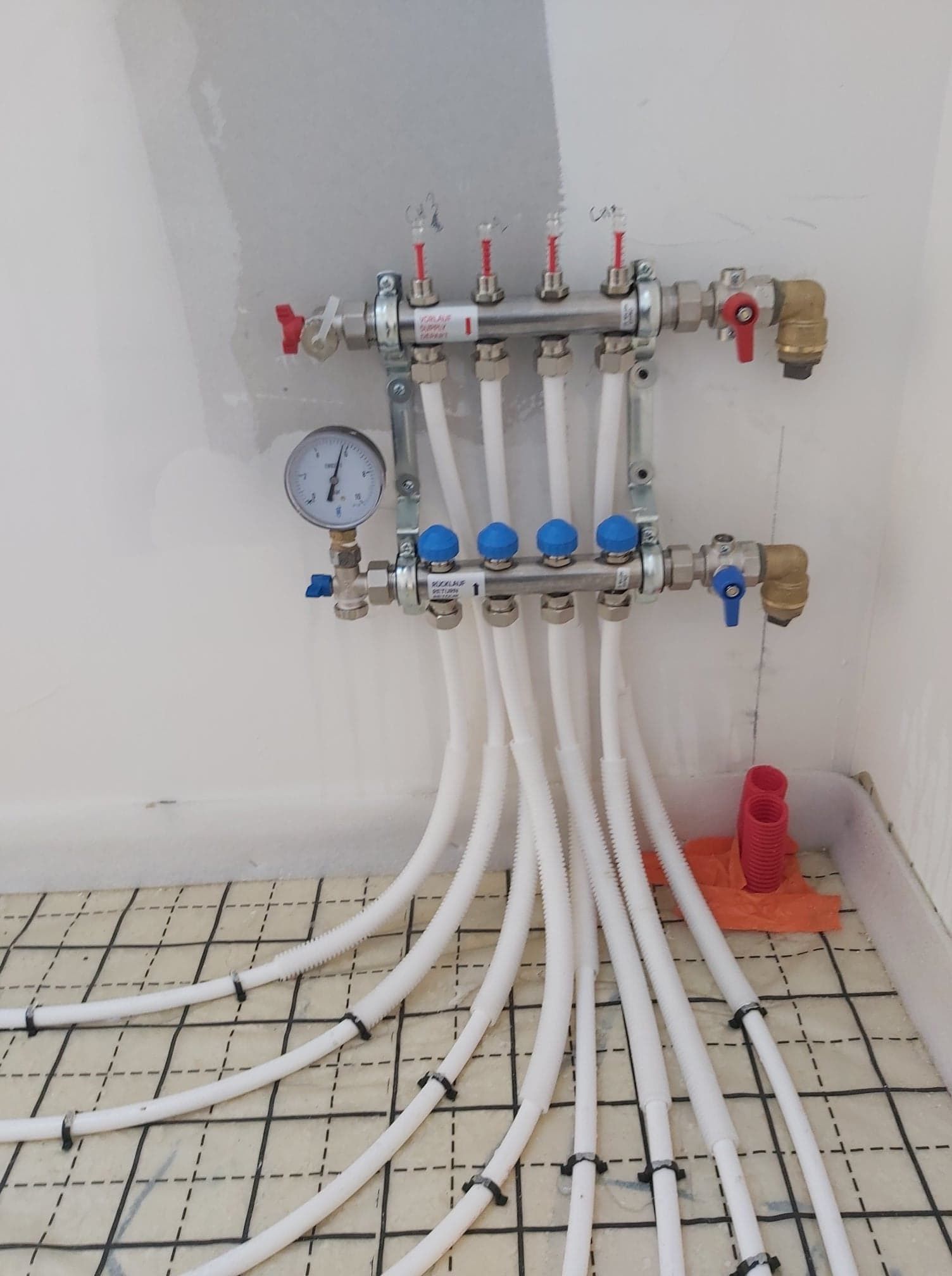 Répartition des tuyaux d'eau raccordés à une nourrice