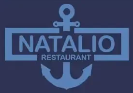 Logotipo azul del restaurante Natali con símbolo de ancla sobre fondo oscuro