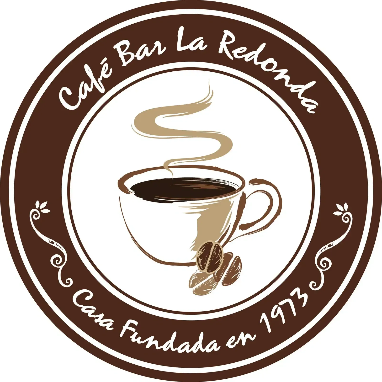 Logo circular marrón y blanco de Café Bar La Redonda con taza de café y granos, “Casa fundada en 1973”