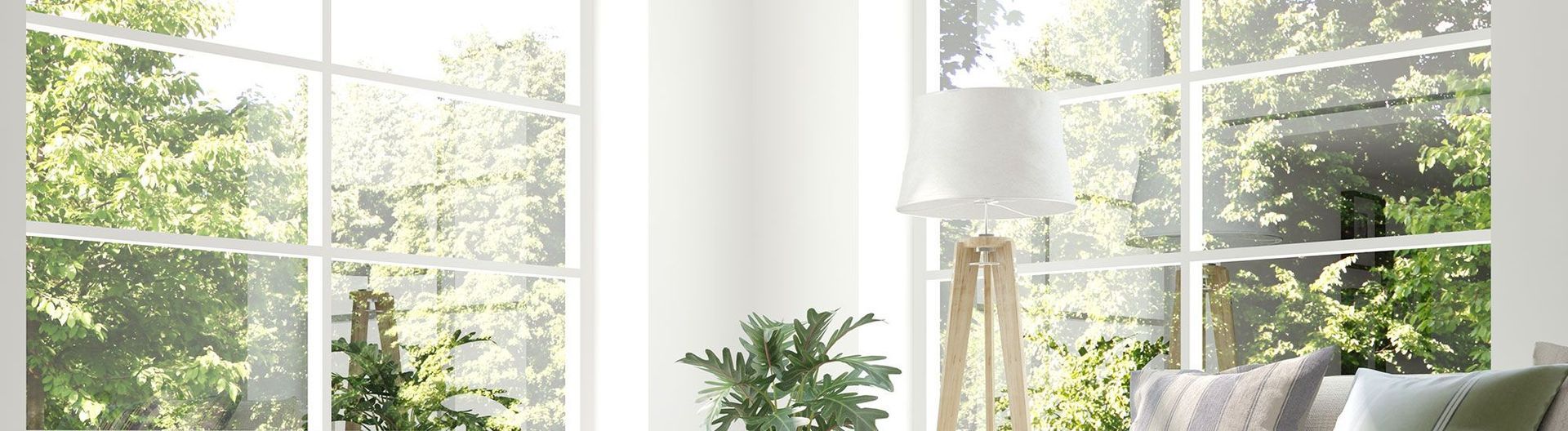 Modernes Wohnzimmer mit großen Fenstern