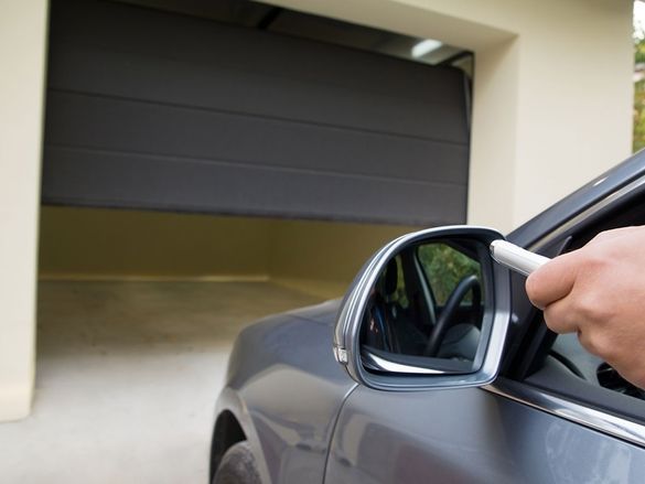 Garagentor öffnet per Fernbedienung