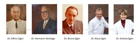Fünf Porträts von Ärzten und Praxisinhabern, vom ältesten zum jüngsten: Dr. Alfons Egen,  Dr. Hermann Verstege, Dr. Bruno Egen, Dr. Klaus und Andrea Egen