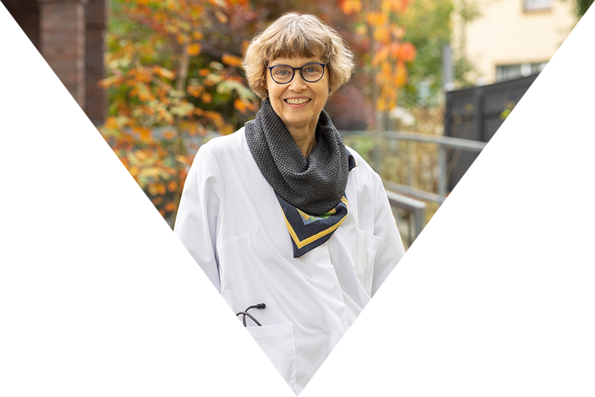 Fünf Porträts von Ärzten und Praxisinhabern, vom ältesten zum jüngsten: Dr. Alfons Egen,  Dr. Hermann Verstege, Dr. Bruno Egen, Dr. Klaus und Andrea Egen