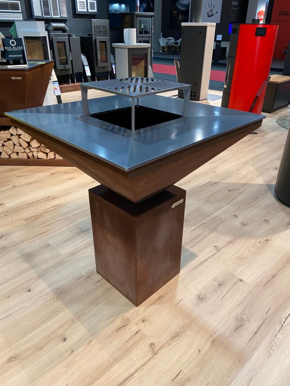 Naturmetall-Grill-Pyramide