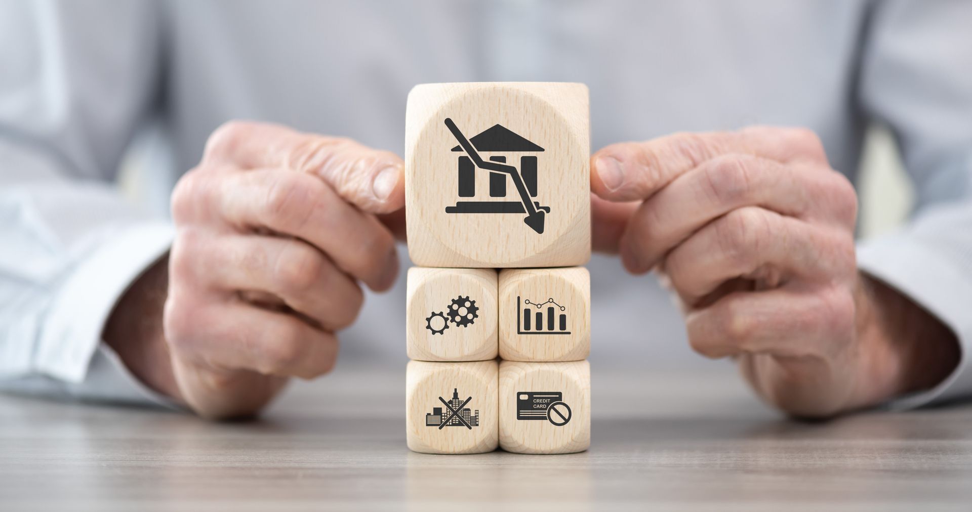 Dés représentant la faillite d'une entreprise