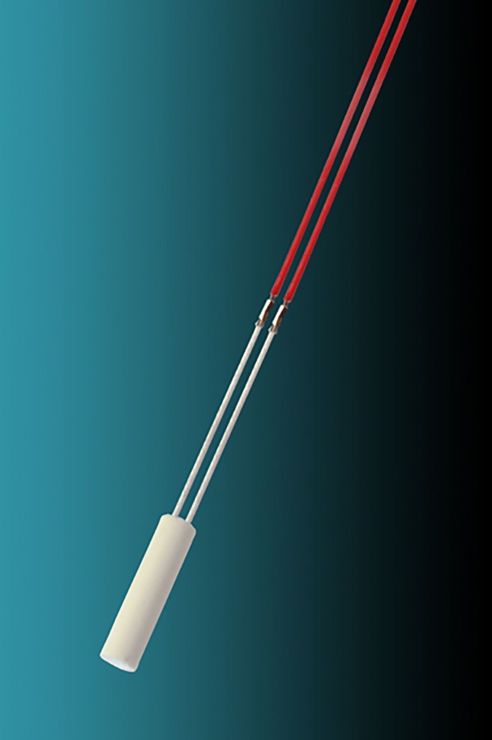 Ein weißer Keramikfühler mit zwei daran befestigten roten Drähten auf einem blauen Hintergrund.