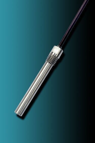 Eine Nahaufnahme eines Einschraubfühlers auf blauem Hintergrund