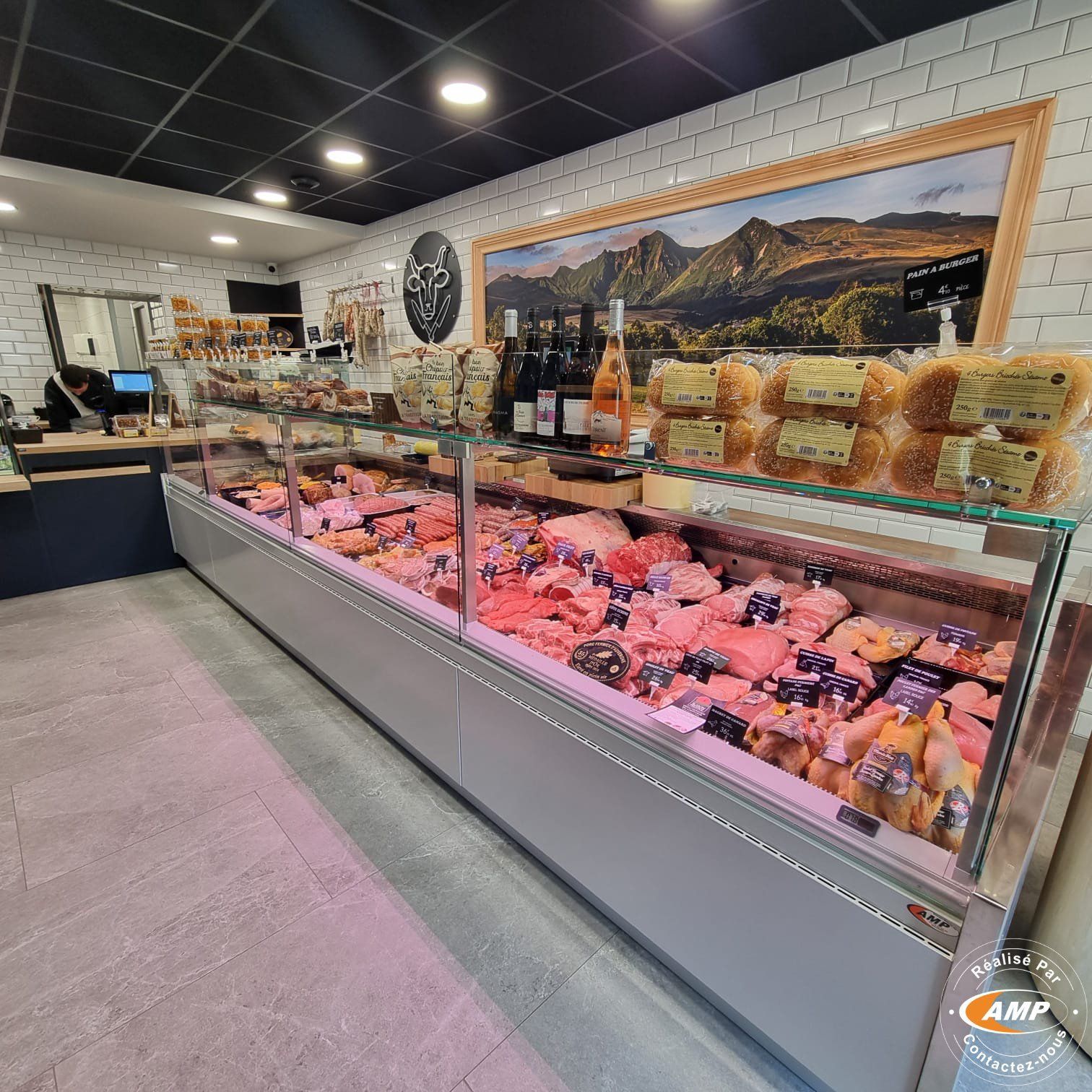 Une vitrine de boucherie