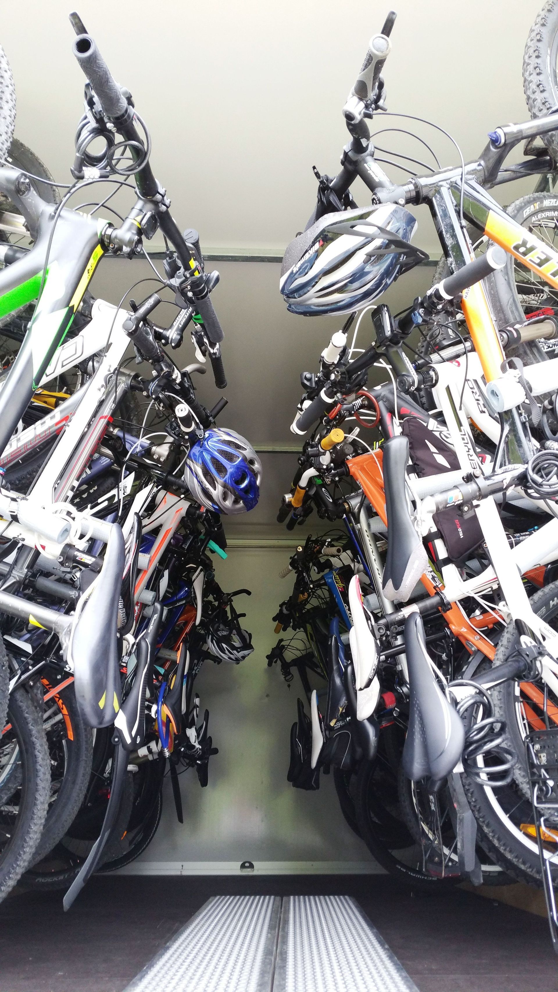 Velo- und Gepäckanhänger - Rheintal-Reisen Sieber