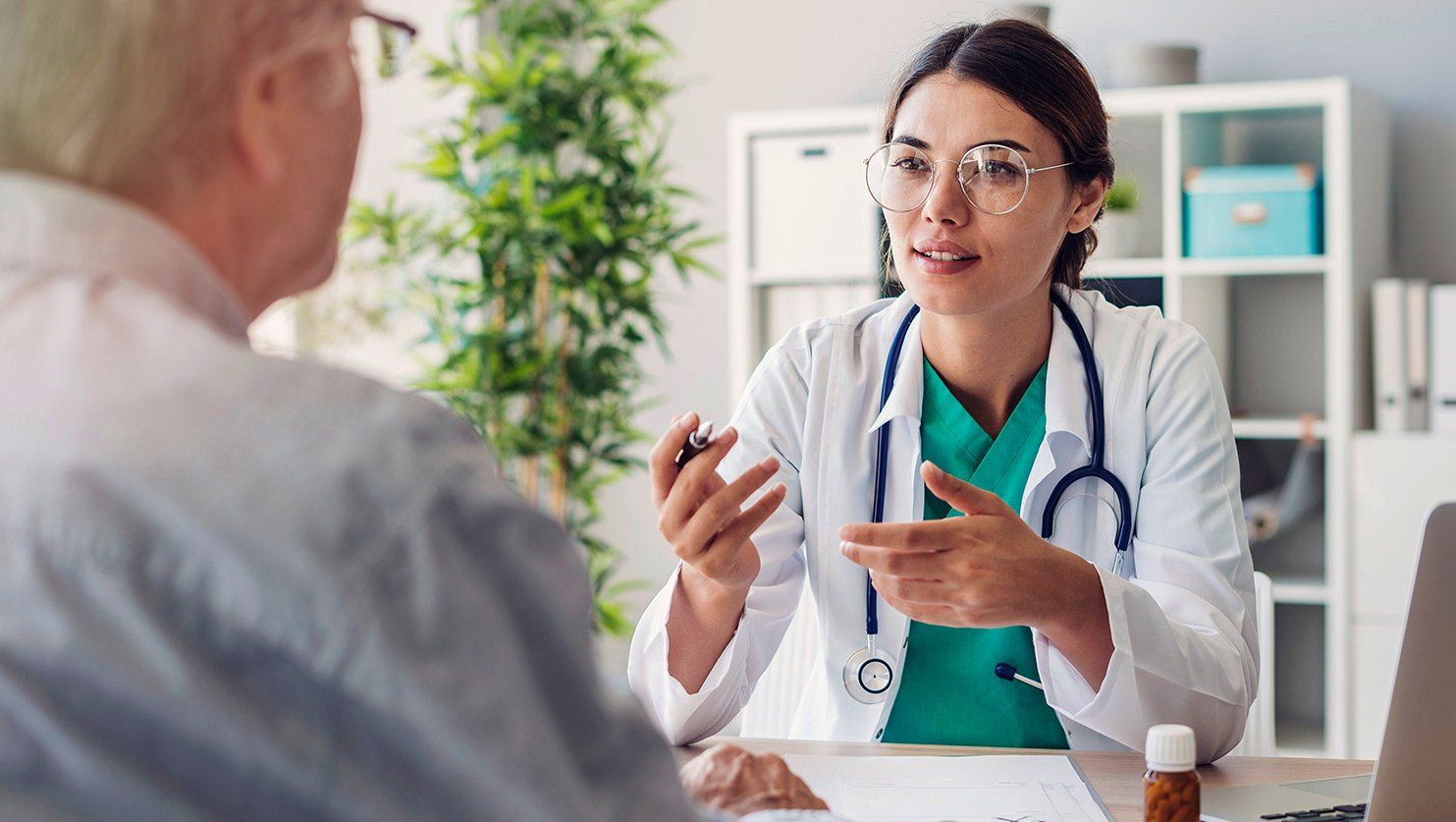 Médecin avec son patient