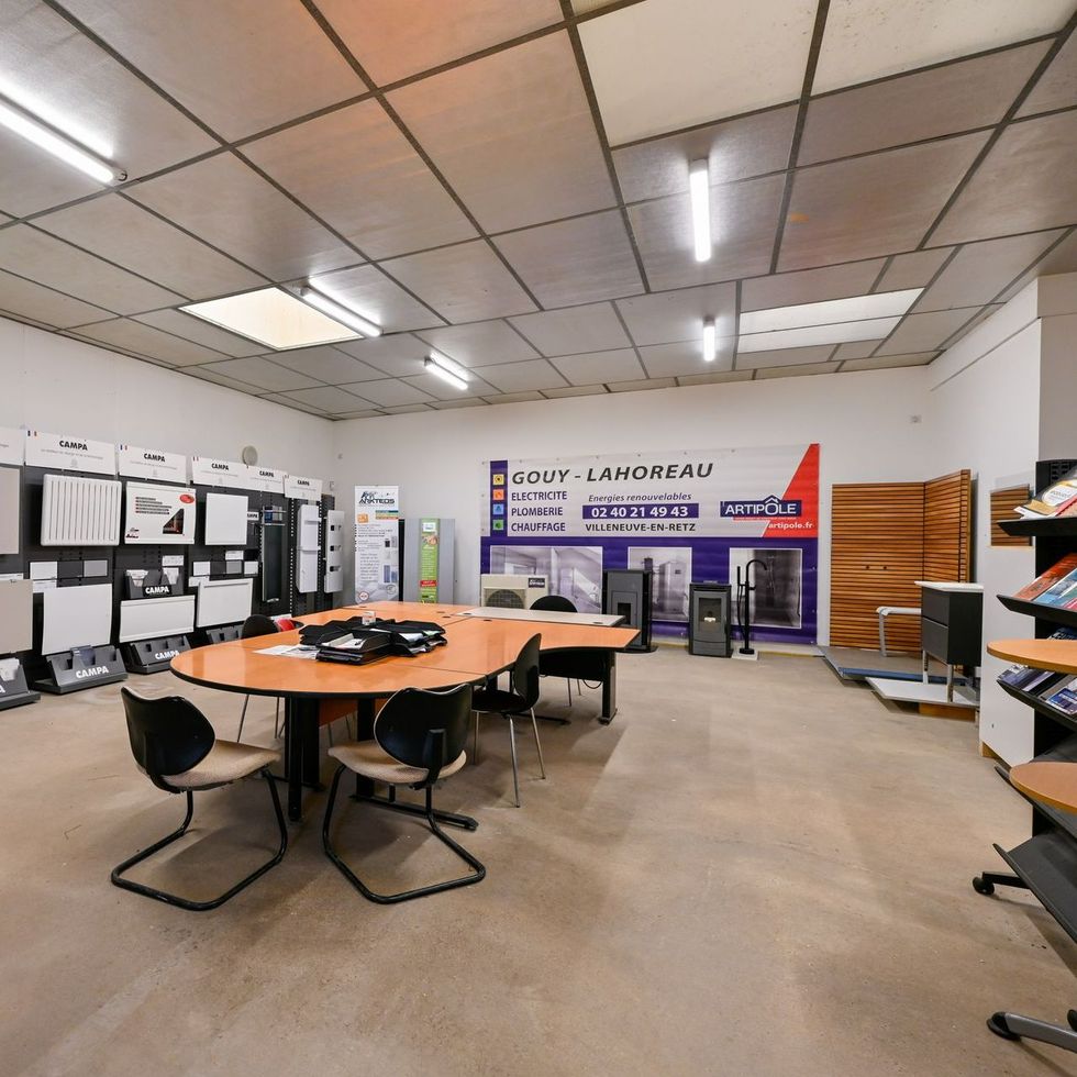 Bureau et affiche de l'entreprise